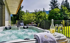 Apartament z prywatnym Jacuzzi Orlik VIP Residence - blisko wyciągu i Wang by Royal Aparts
